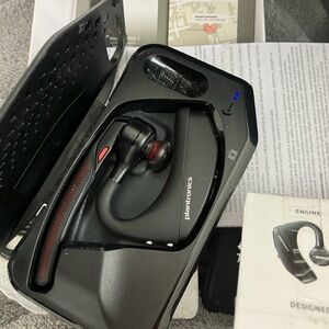 Plantronics Voyager 5200 Bluetooth Headset & Charging Case In Distressed Box